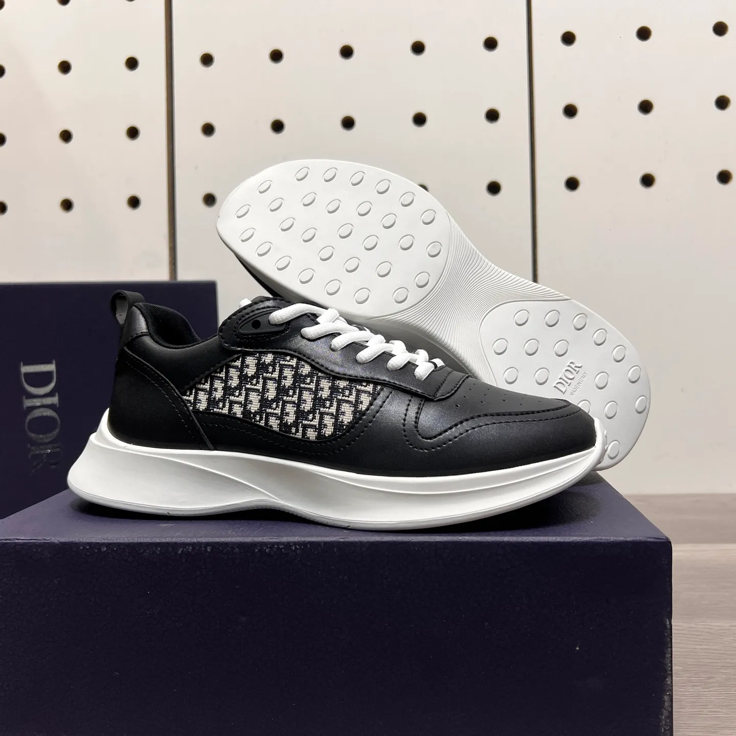 Men's Men's Shoes 💰: 400💰《Dior》The latest and most popular casual shoes, top brand [seduce] luxury~purchase, top~quality. [Strong] The upper is made of imported breathable cowhide with material ➕ breathable sheepskin feet (•) and fine workmanship. Original stylish and stylish soft rubber wear-resistant foreskin outsole, light and comfortable on the foot, size: 38-44, (customized 45, 46), five colors available